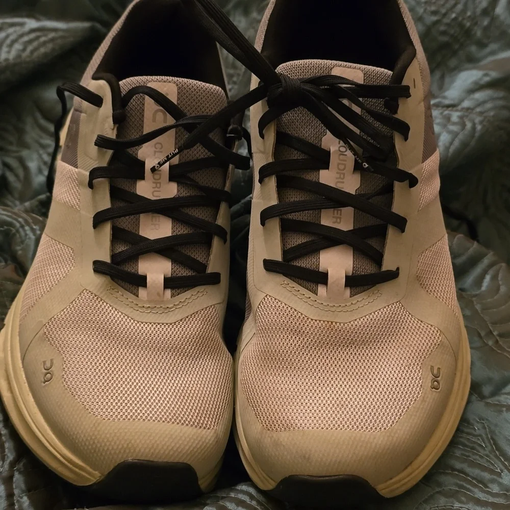 On Running cloudrunner shoes - Picture 4 of 7